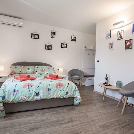 Caprice Studio Apartment Poreč Dış mekan fotoğraf